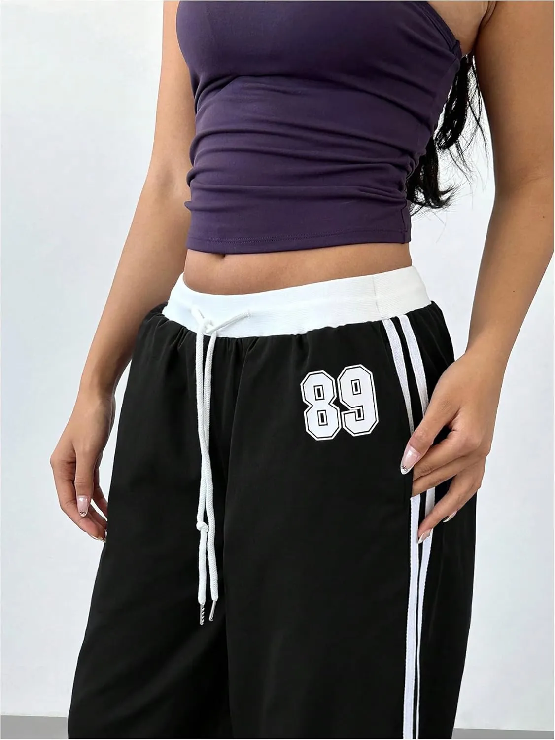 WDIRARA Women's Wide Leg Baggy Sweatpants Side Striped Number Graphic Track Pants with Pockets