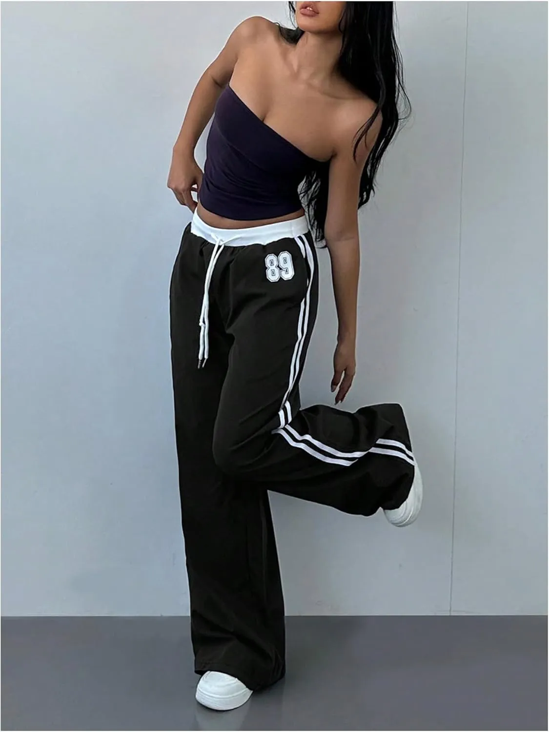 WDIRARA Women's Wide Leg Baggy Sweatpants Side Striped Number Graphic Track Pants with Pockets