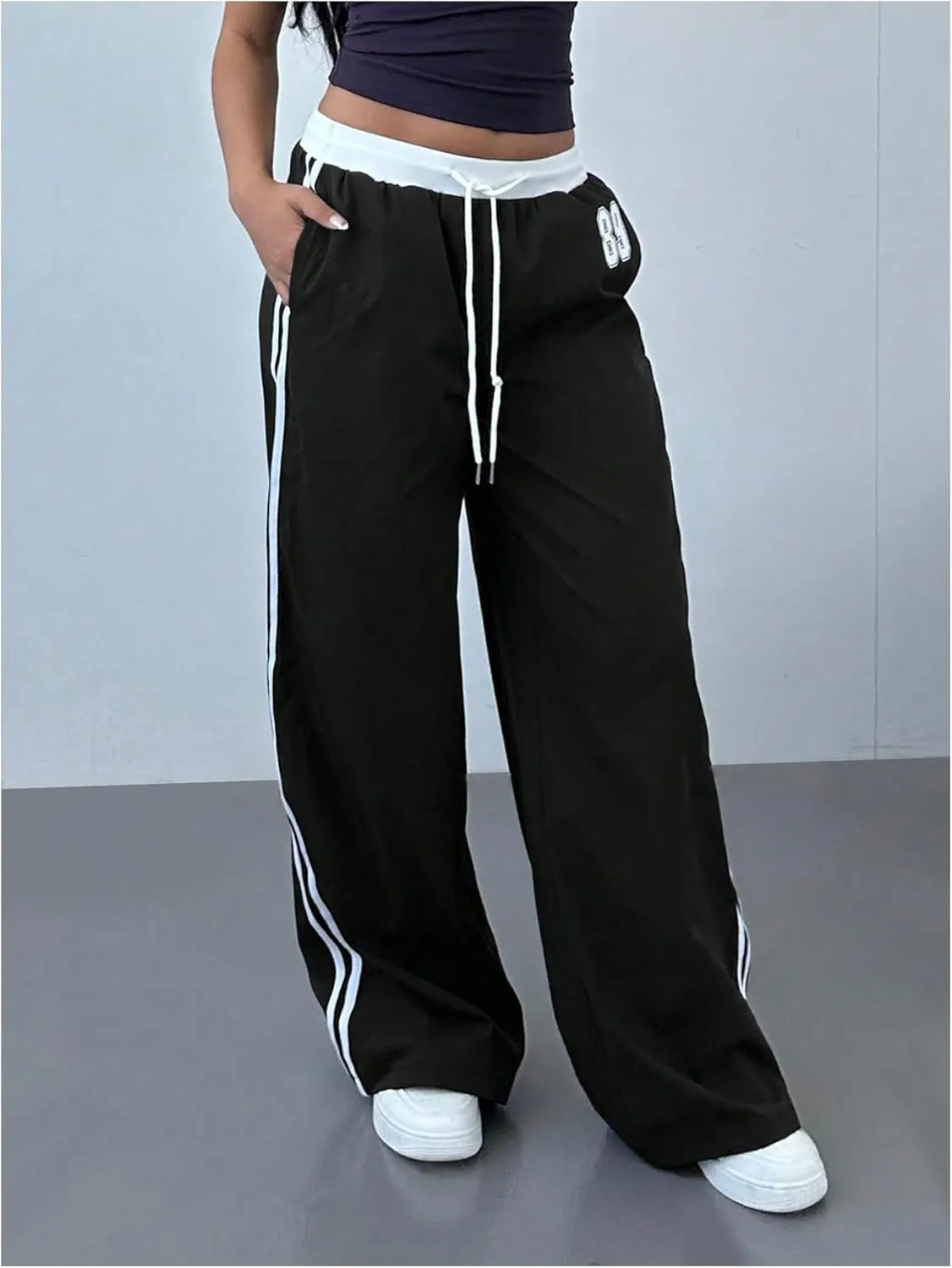 WDIRARA Women's Wide Leg Baggy Sweatpants Side Striped Number Graphic Track Pants with Pockets