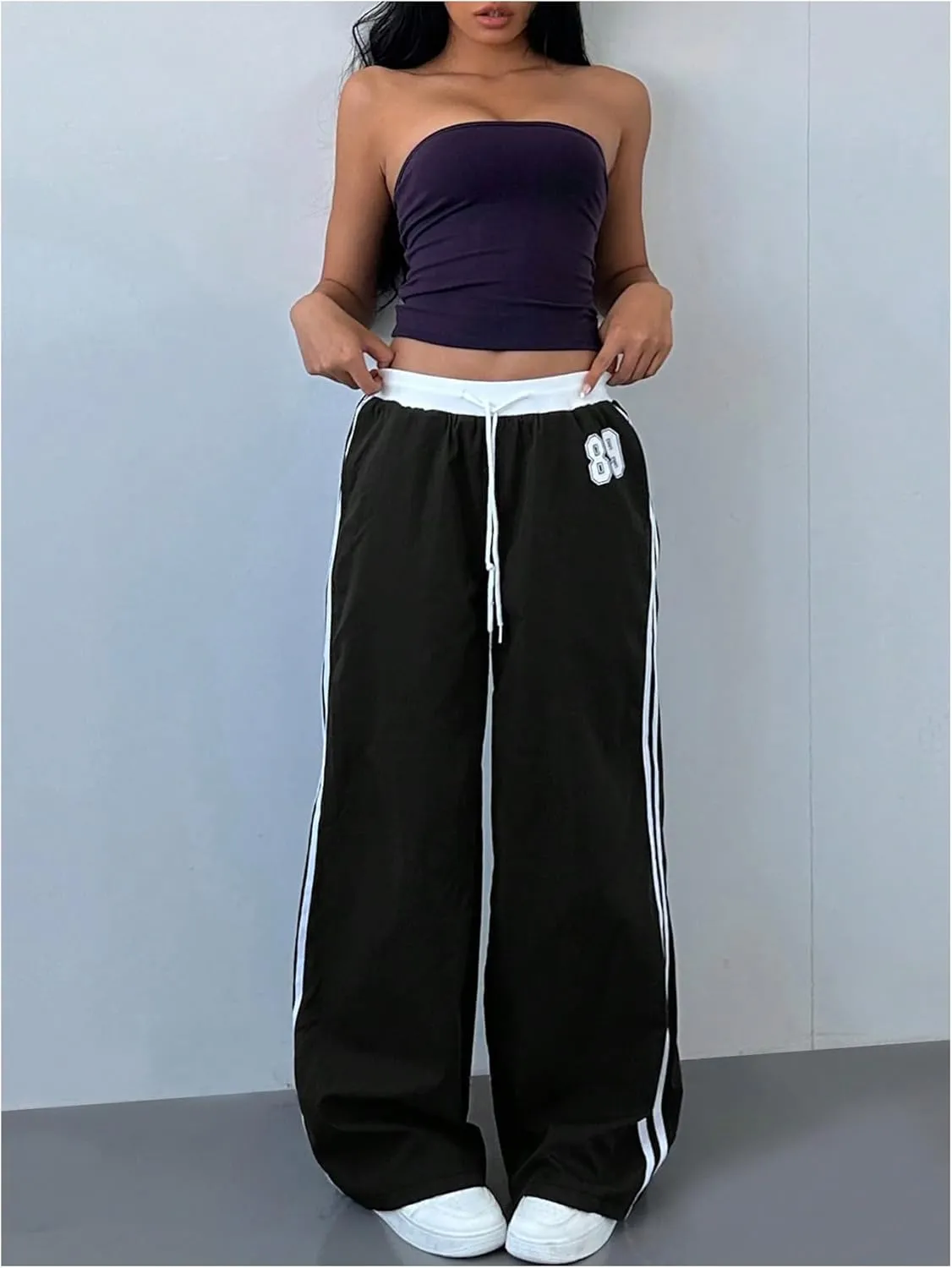 WDIRARA Women's Wide Leg Baggy Sweatpants Side Striped Number Graphic Track Pants with Pockets