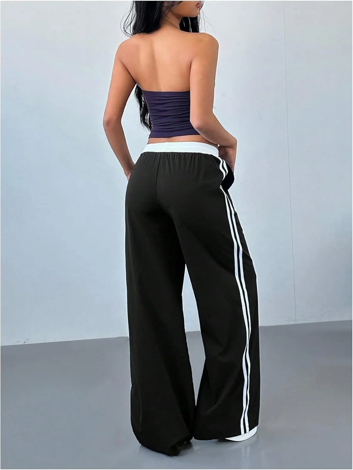 WDIRARA Women's Wide Leg Baggy Sweatpants Side Striped Number Graphic Track Pants with Pockets